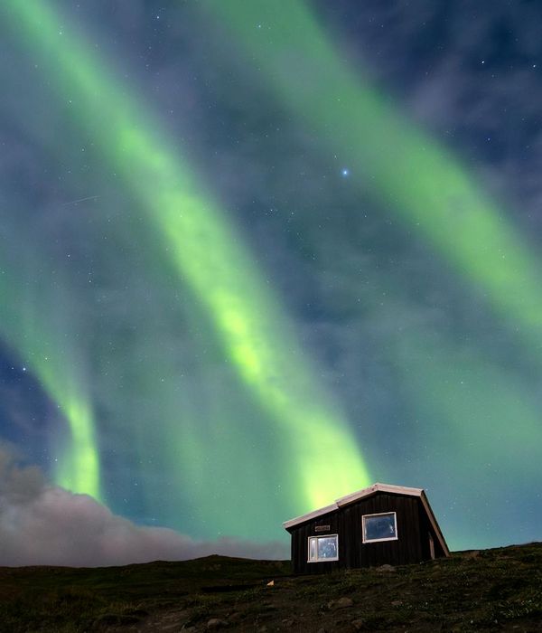 Magical northern lights adventure in Iceland wilderness